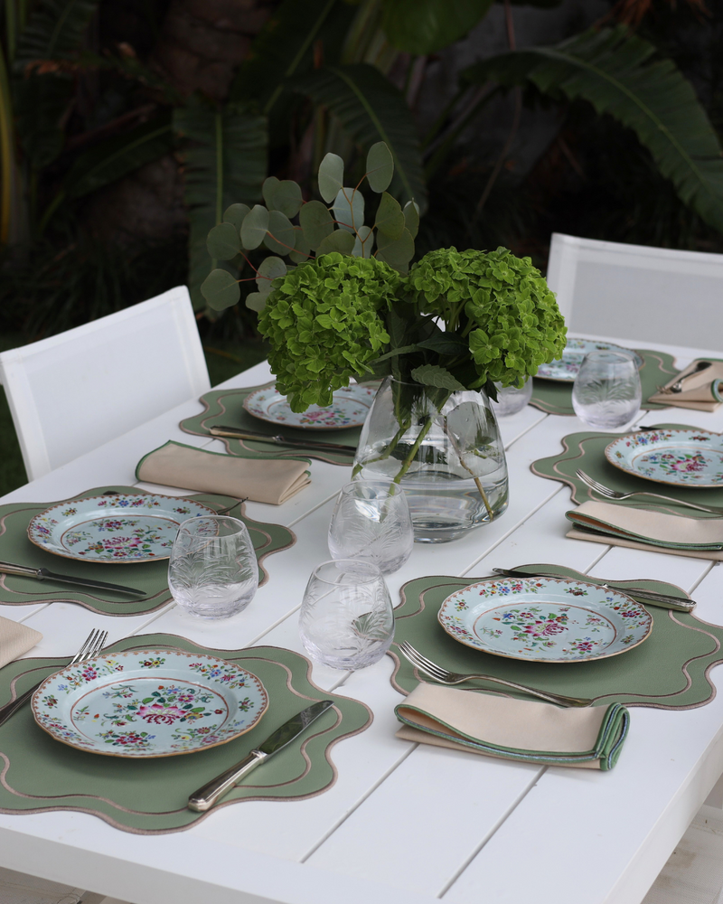 Isabella Beige w/Green Trim Napkins (Set of 4)