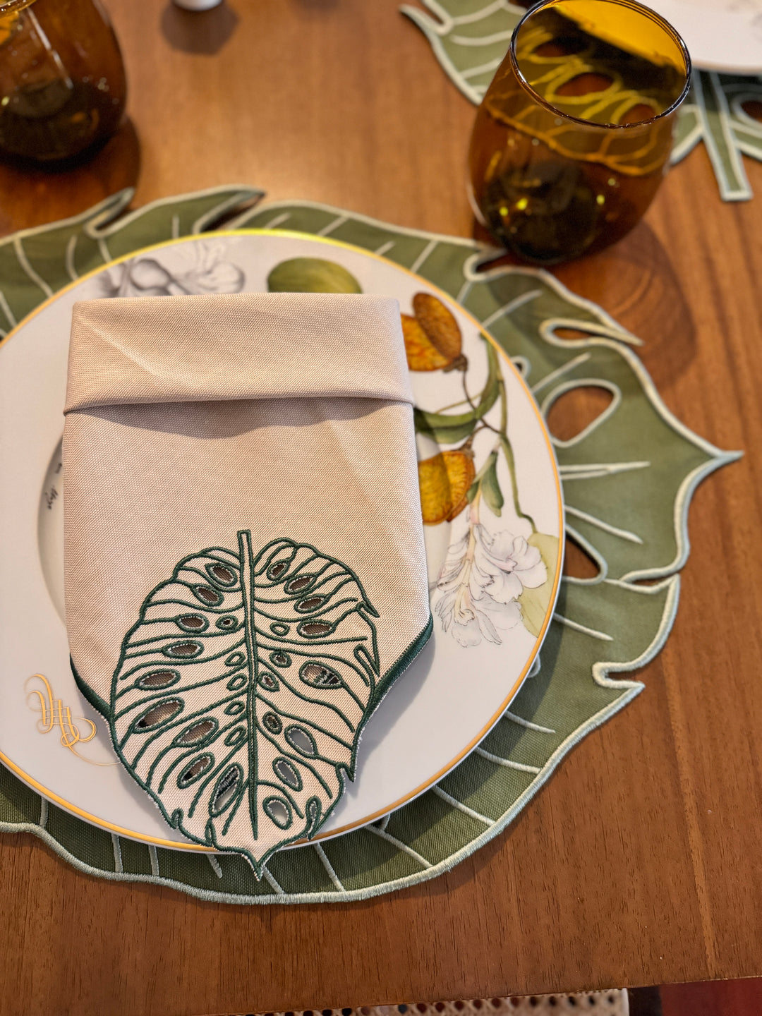Hojas Napkins Beige w/ Green Trim (Set of 4)