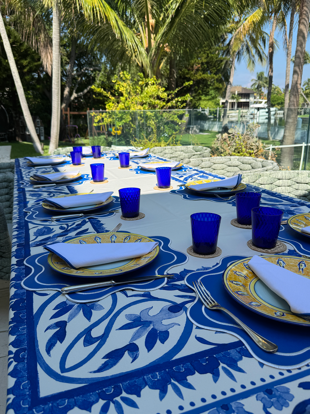 Isabella Royal Blue/White Bundle (4 Placemats + 4 Napkins)