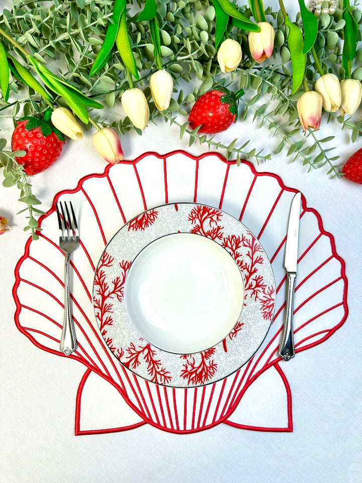 Concha Napkins Ivory w/ Red Trim (Set of 4)